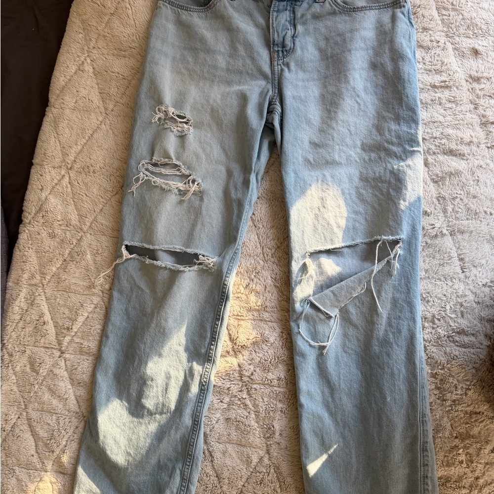 Hollister Low-Rise Dad Jeans – Light Wash, Size 3R (W26 L31)